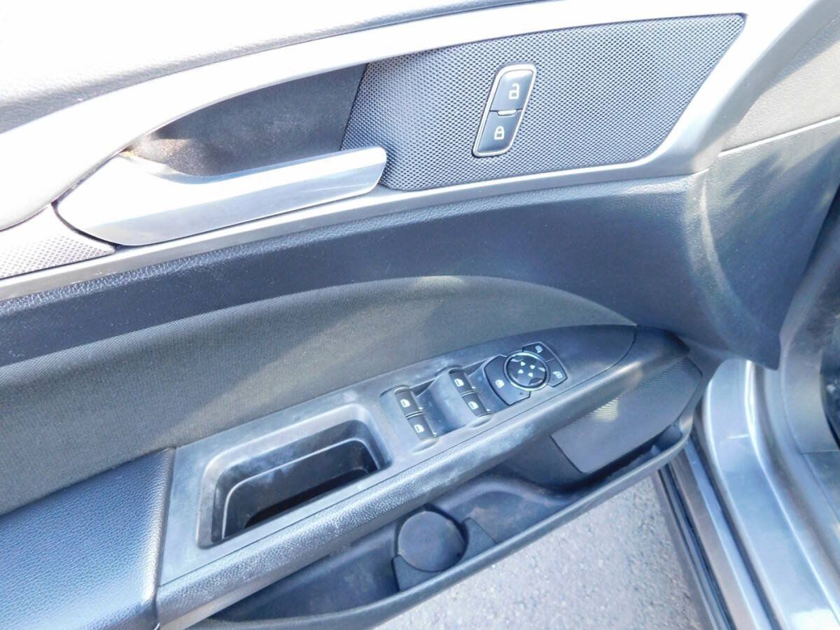 Used 2019 Ford Fusion SE AWD/4WD image 19