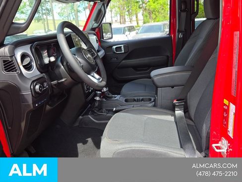 Used 2025 Jeep Wrangler Unlimited Sahara w/ Safety Group AWD/4WD image 7