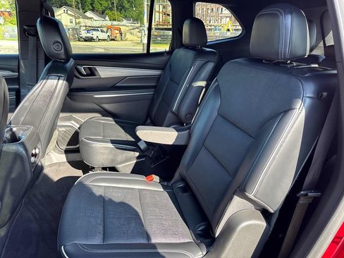 Used 2025 Buick Enclave Preferred AWD/4WD image 23
