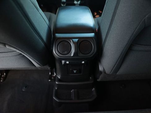 Used 2025 Jeep Wrangler Unlimited Sahara AWD/4WD image 32