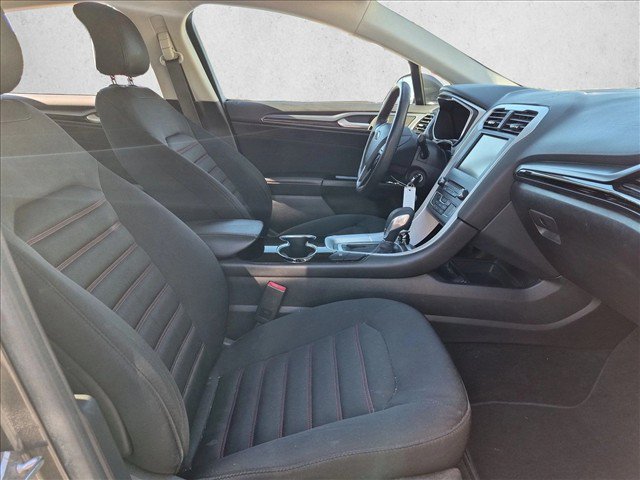 Used 2016 Ford Fusion SE FWD image 16