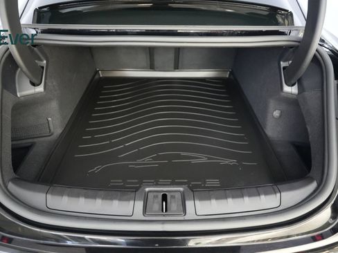 Used 2023 Porsche Taycan RWD image 8