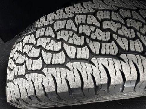 Used 2022 GMC Yukon SLT w/ SLT Premium Package image 42