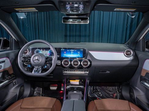 New 2025 Mercedes-Benz GLA 35 AMG 4MATIC image 16