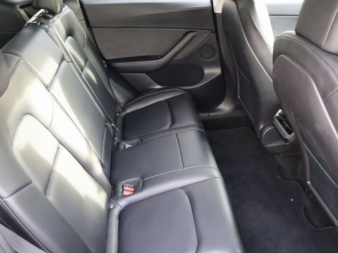 Used 2021 Tesla Model Y Long Range image 13