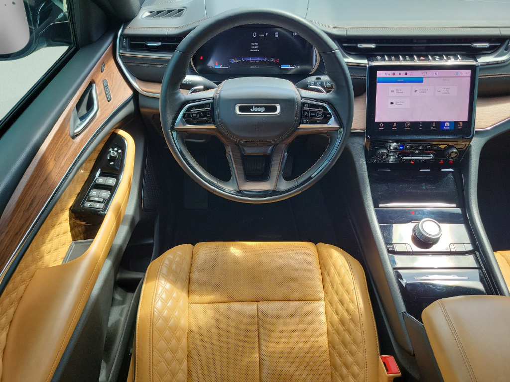 Used 2023 Jeep Grand Cherokee Summit RWD image 13