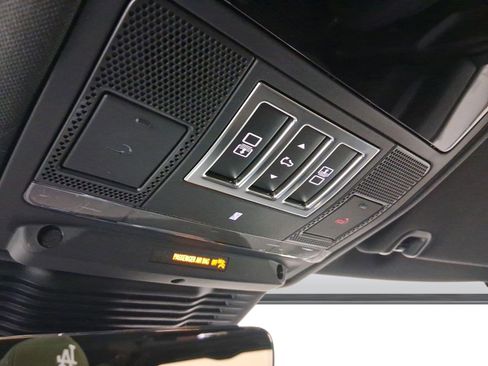 New 2026 Land Rover Discovery Limited Edition image 17