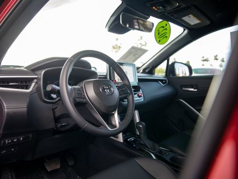 Used 2025 Toyota Corolla Cross AWD Hybrid w/ Convenience Package image 19