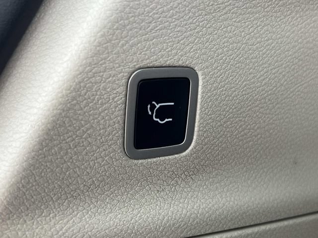 Used 2022 Chrysler Pacifica Touring-L FWD image 11