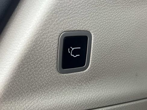 Used 2022 Chrysler Pacifica Touring-L FWD image 11