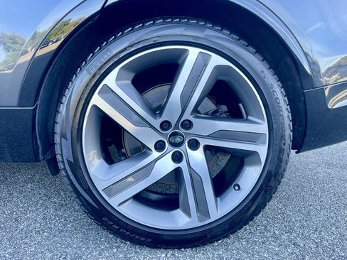 Certified 2025 Land Rover Discovery Metropolitan Edition AWD/4WD image 10