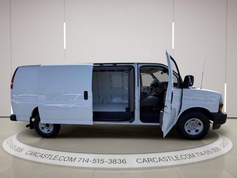 Used 2019 Chevrolet Express 3500 Extended w/ Driver Convenience Package RWD image 5