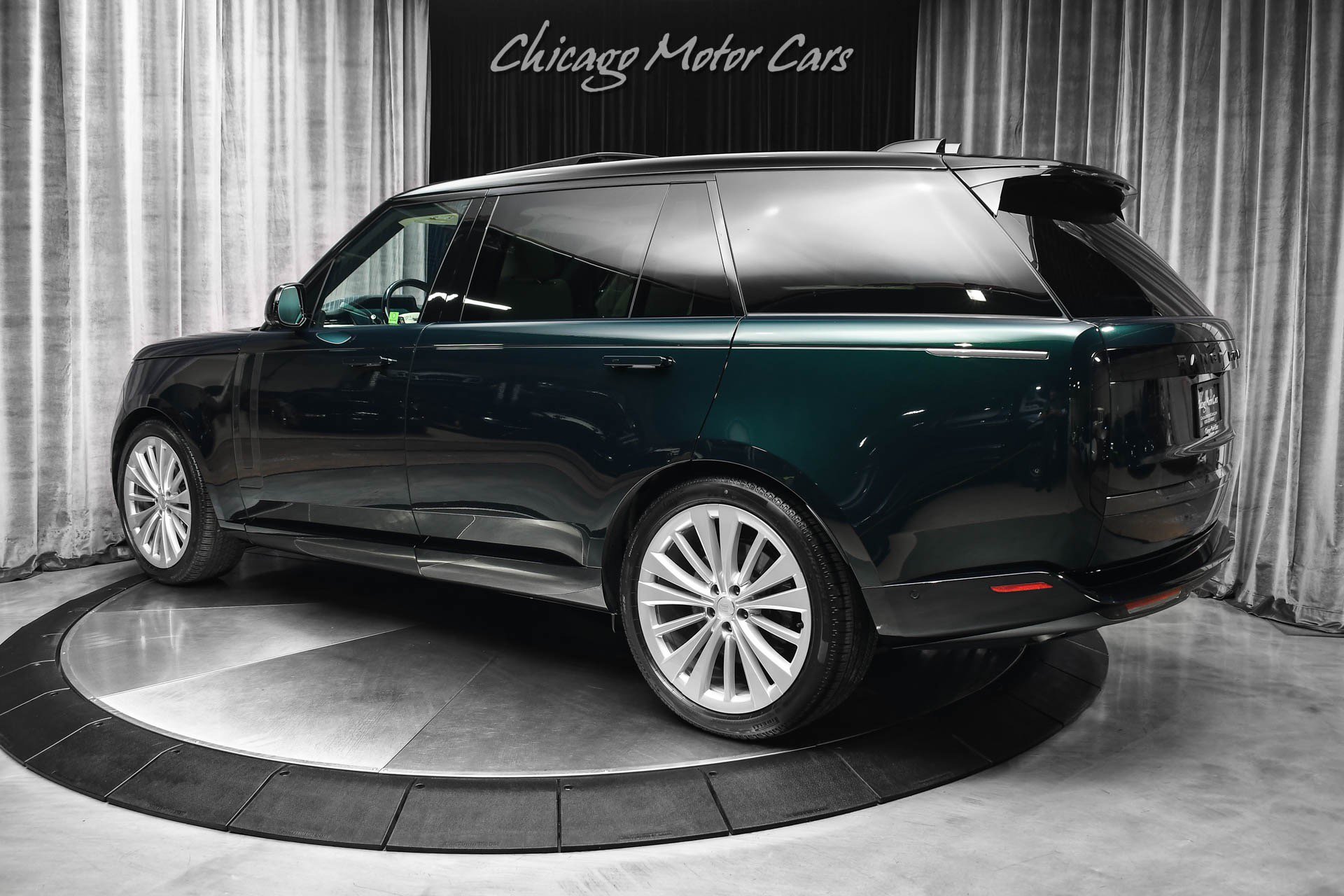 Used 2025 Land Rover Range Rover Long Wheelbase SE AWD/4WD image 3