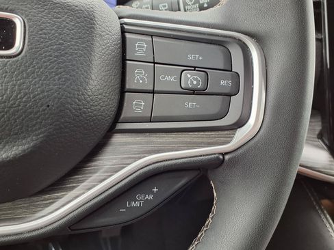 Used 2024 Jeep Wagoneer Series II AWD/4WD image 11