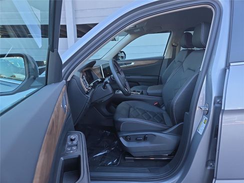 New 2026 Volkswagen Atlas SE image 14