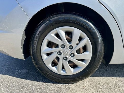 Used 2020 Hyundai Elantra SE image 30