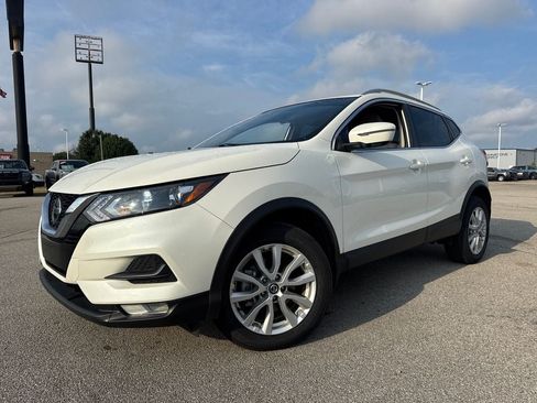 Used 2022 Nissan Rogue Sport SV FWD image 1