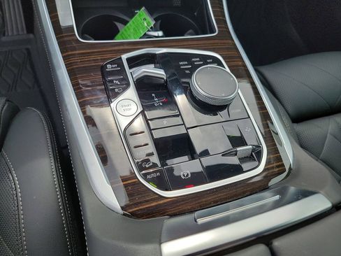 Certified 2025 BMW X5 xDrive50e w/ Premium Package image 30