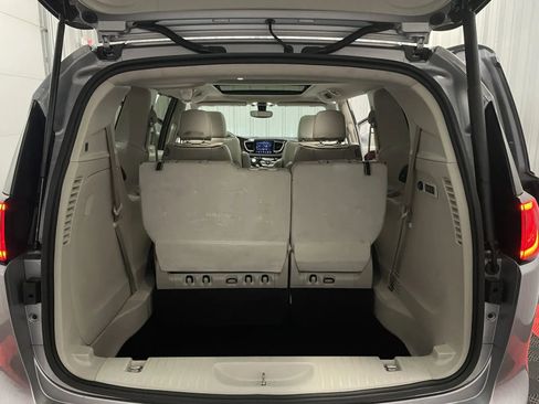 Used 2020 Chrysler Pacifica Limited FWD image 40