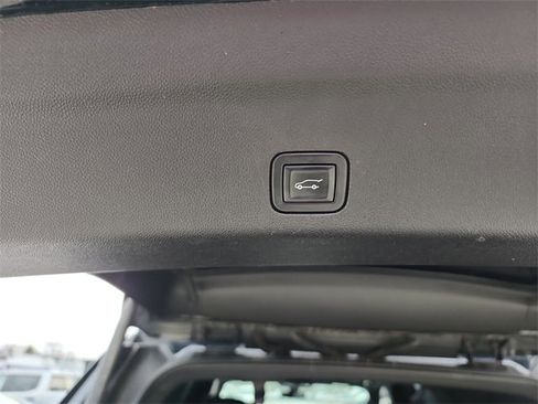 Used 2021 Chevrolet Tahoe LT w/ LT Signature Package image 16