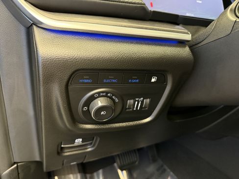Used 2022 Jeep Grand Cherokee Overland w/ Advanced Protech Group III AWD/4WD image 15