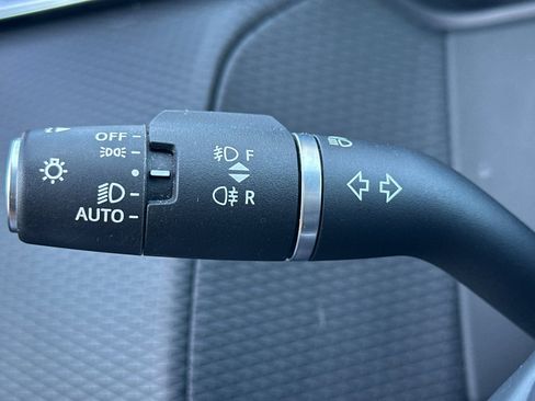 Used 2023 Land Rover Range Rover Velar R-Dynamic S image 33