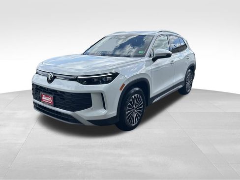 New 2025 Volkswagen Tiguan S w/ 18" Wheel Package image 2