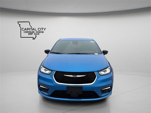 New 2026 Chrysler Pacifica Select image 3