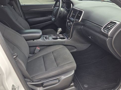 Certified 2019 Jeep Grand Cherokee Laredo AWD/4WD image 18