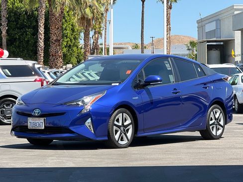 Used 2016 Toyota Prius Three Touring w/ Preferred Accessory Package FWD image 7