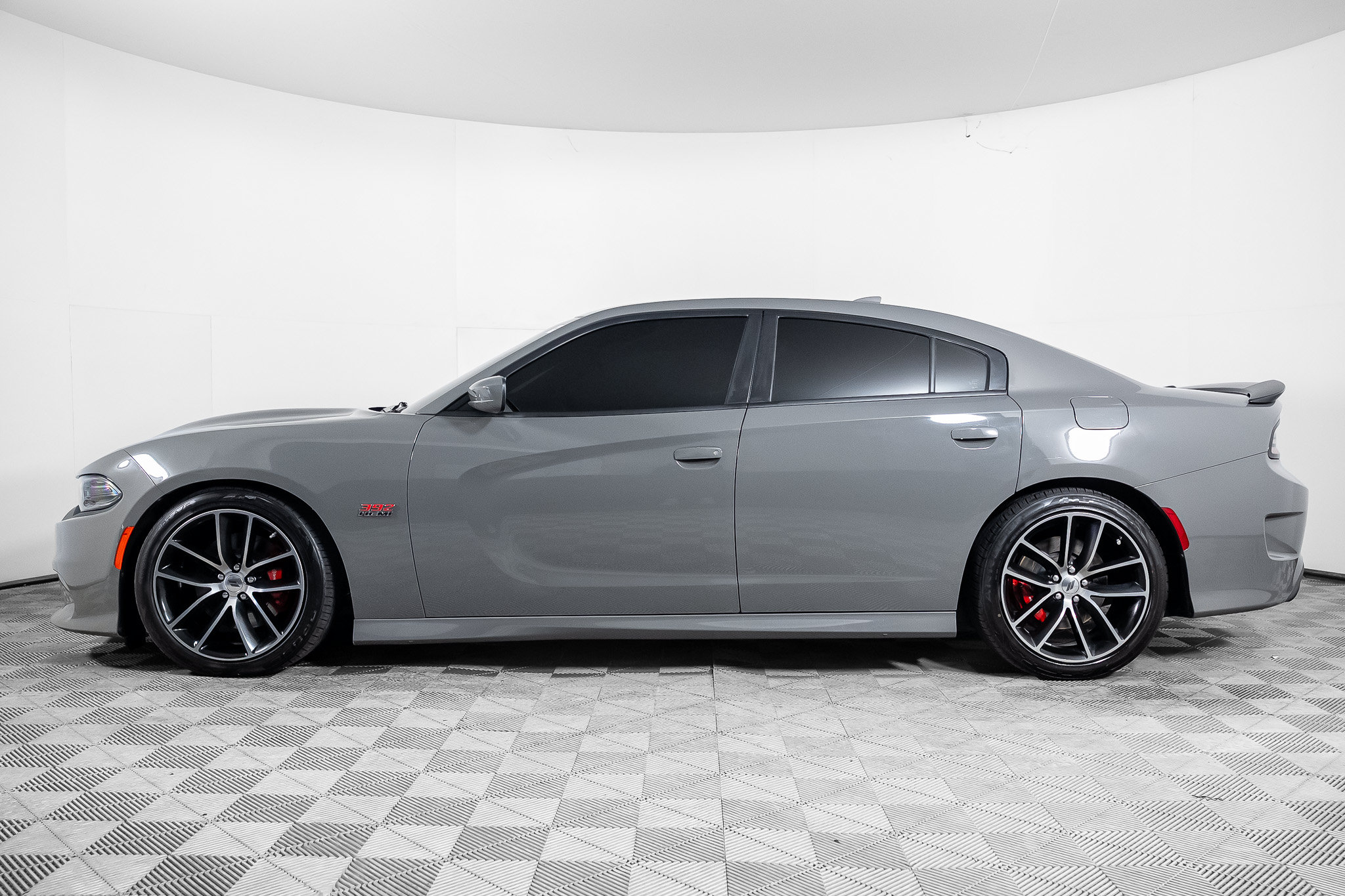 Used 2017 Dodge Charger R/T Scat Pack w/ Driver Confidence Group RWD image 9