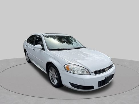 Used 2011 Chevrolet Impala LTZ FWD image 3