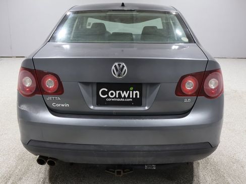 Used 2010 Volkswagen Jetta S image 3