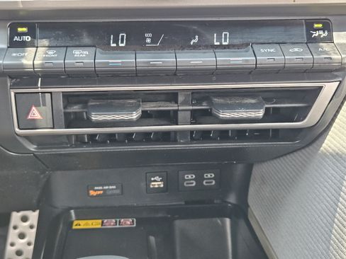 Used 2025 Toyota Camry SE w/ Convenience Package FWD image 20