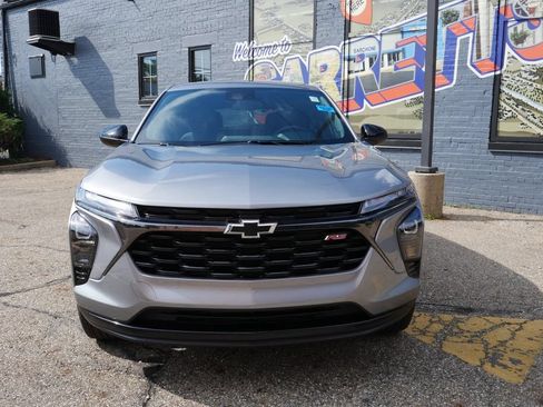 Used 2024 Chevrolet Trax RS w/ Driver Confidence Package FWD image 2