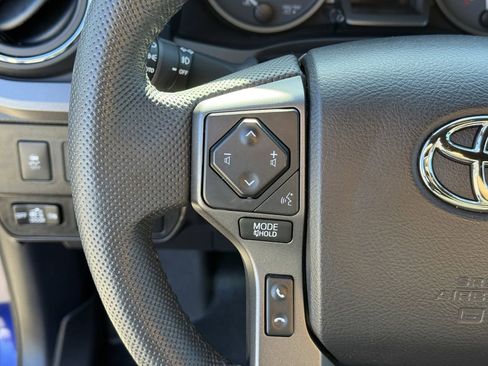 Used 2022 Toyota Tacoma TRD Sport w/ Technology Package image 21