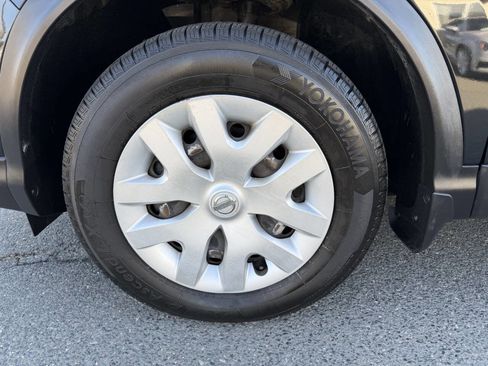 Used 2020 Nissan Rogue Sport S image 11