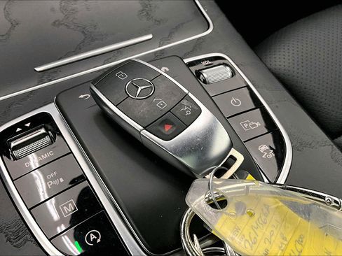 Used 2021 Mercedes-Benz GLC 300 image 12