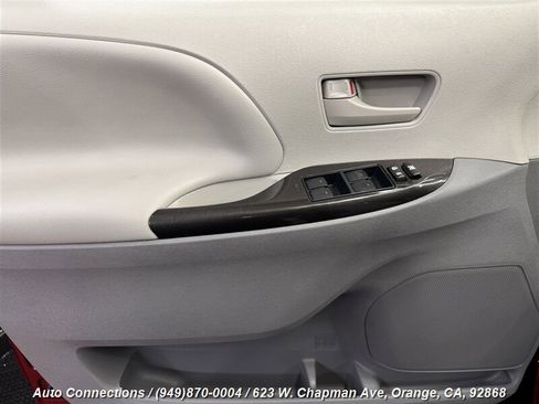 Used 2012 Toyota Sienna LE image 22