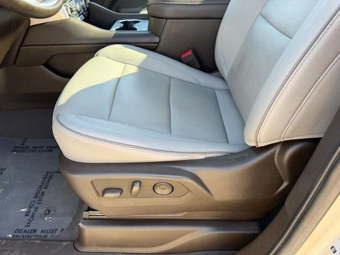 Used 2023 GMC Yukon SLT w/ SLT Premium Package image 22