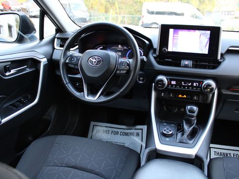 Used 2023 Toyota RAV4 XLE image 9