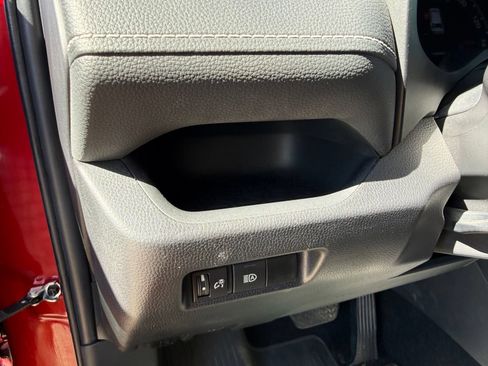 Used 2025 Toyota RAV4 LE AWD/4WD image 13