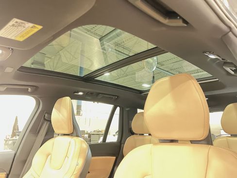 Used 2023 Volvo XC90 B6 Ultimate w/ Protection Package Premier image 24