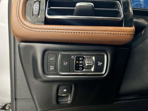 Used 2022 Lincoln Nautilus Reserve w/ Equipment Group 201A AWD/4WD image 19