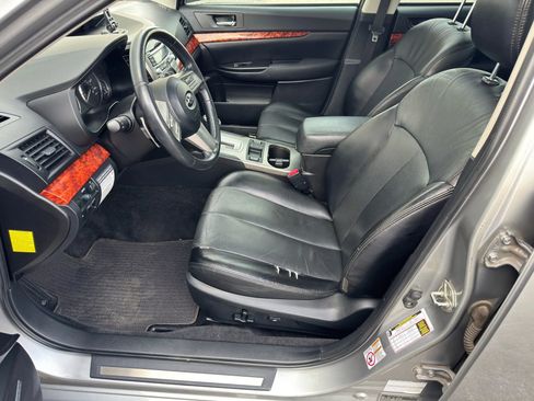 Used 2011 Subaru Legacy 2.5i Limited image 3
