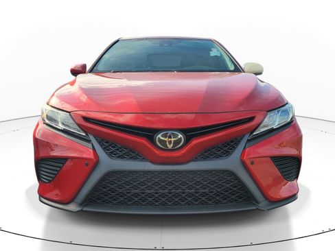 Used 2019 Toyota Camry SE FWD image 2