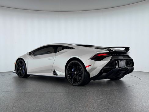 Used 2023 Lamborghini Huracan Tecnica RWD image 3