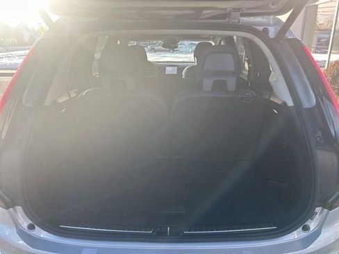 Used 2025 Volvo XC90 B6 Plus image 12