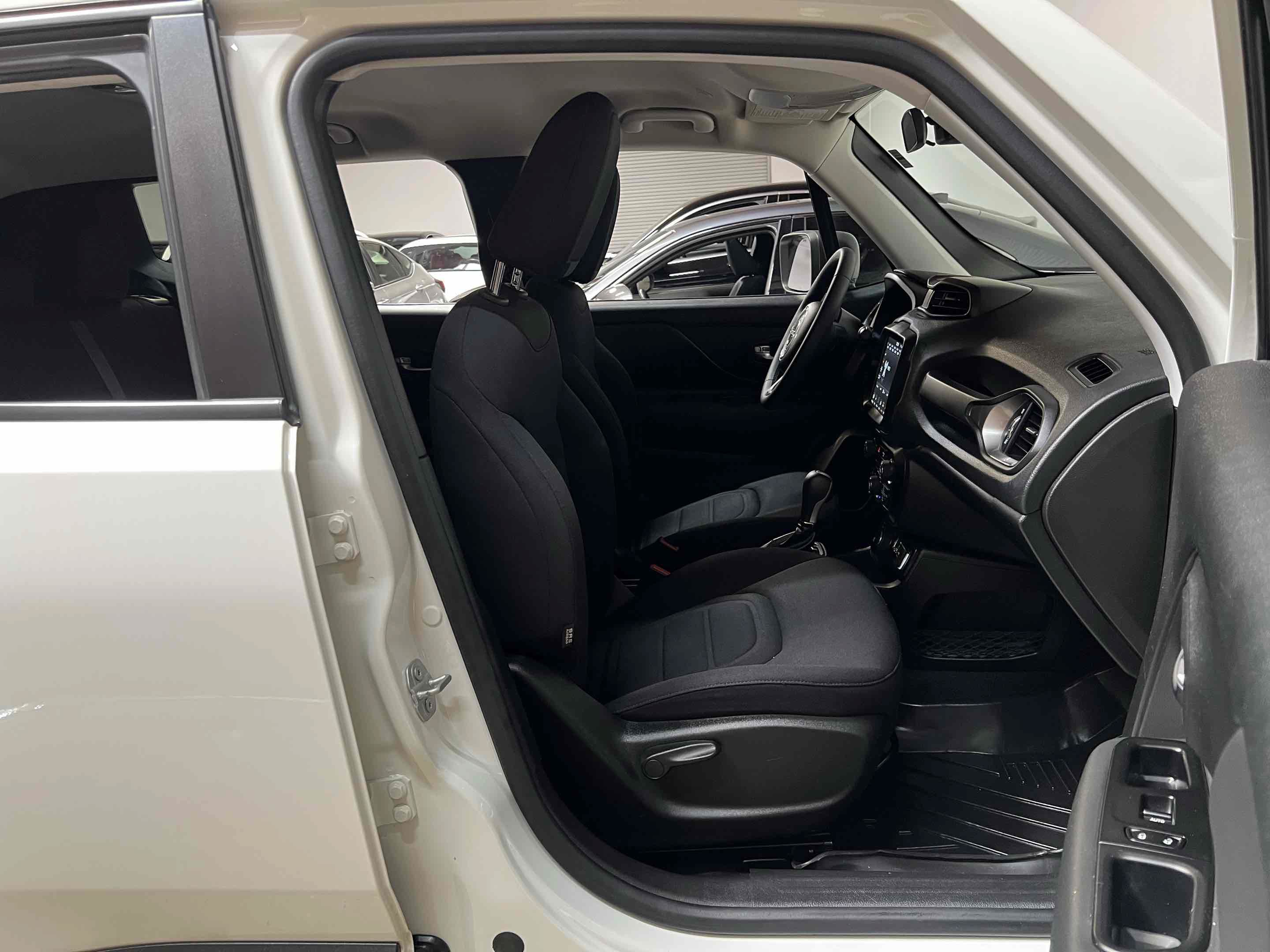 Used 2022 Jeep Renegade Latitude AWD/4WD image 30