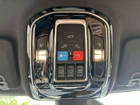 Used 2024 Jeep Grand Cherokee Summit w/ Luxury Tech Group V AWD/4WD image 30